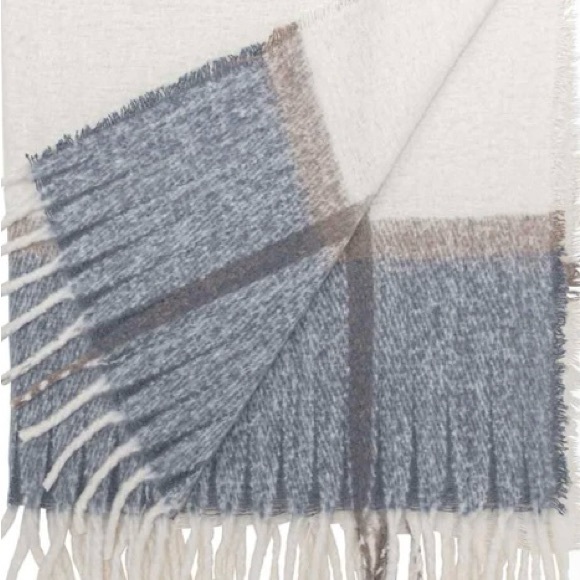 RockFlowerPaper Blue Cuddle Throw Blanket | 50" X 60"  NEW!! - Picture 6 of 12